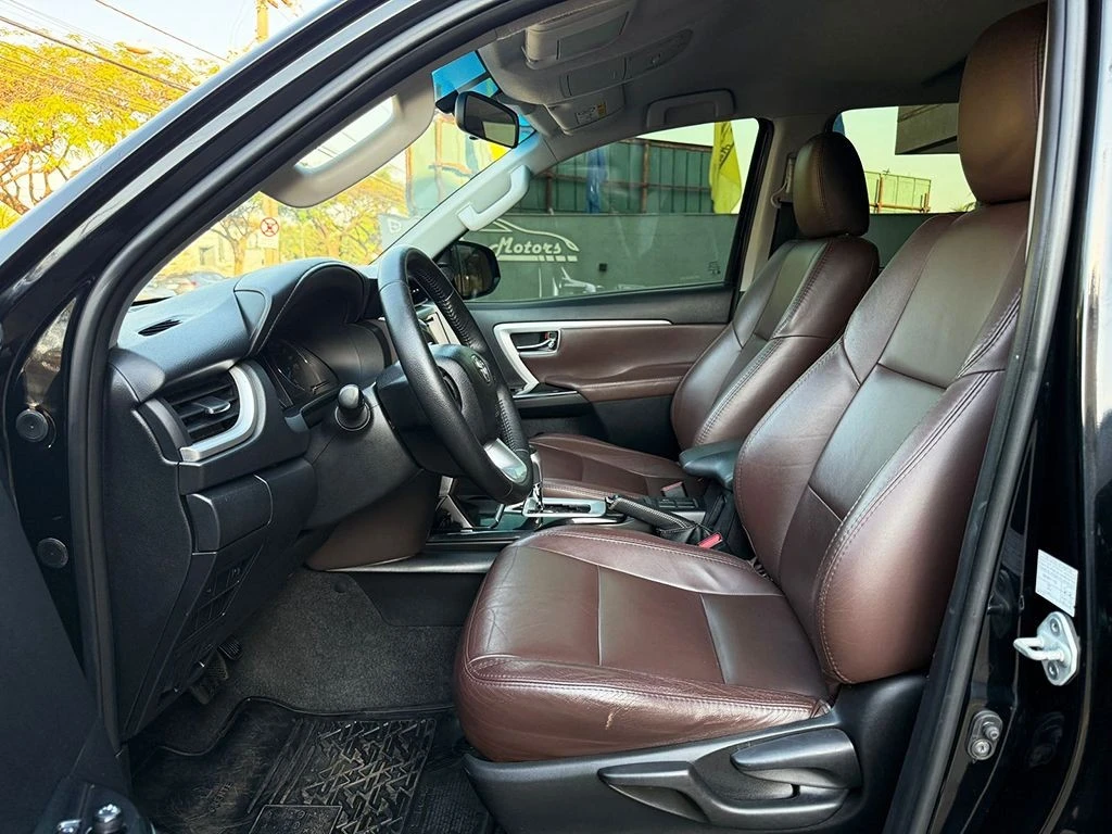 TOYOTA HILUX SW4