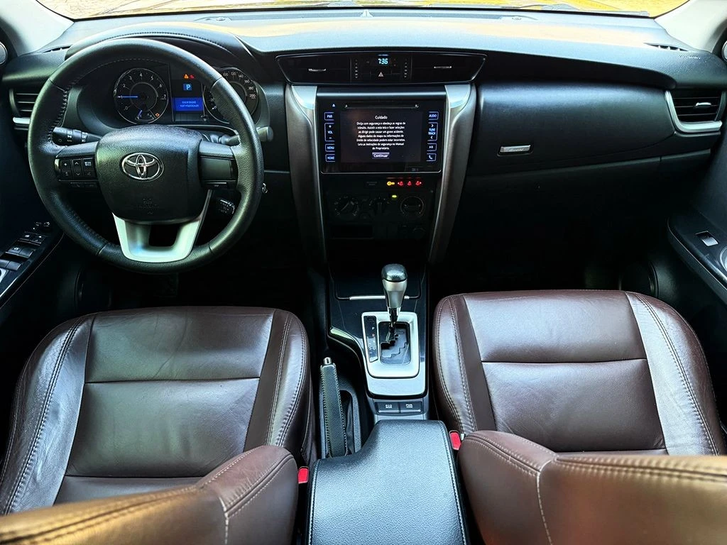 TOYOTA HILUX SW4