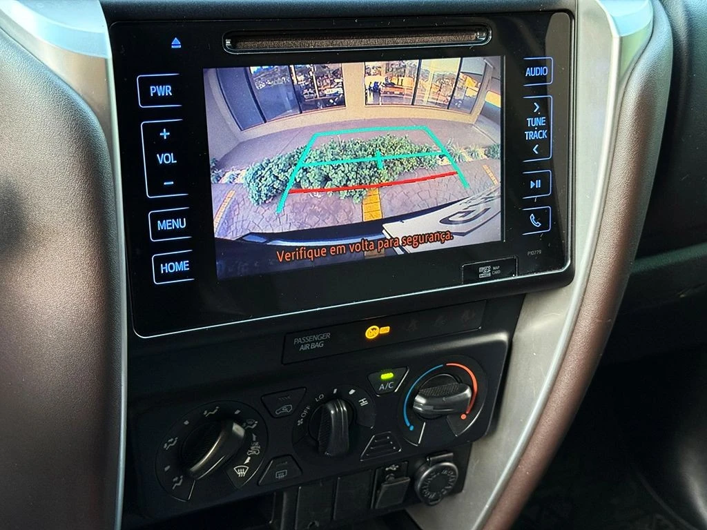 TOYOTA HILUX SW4