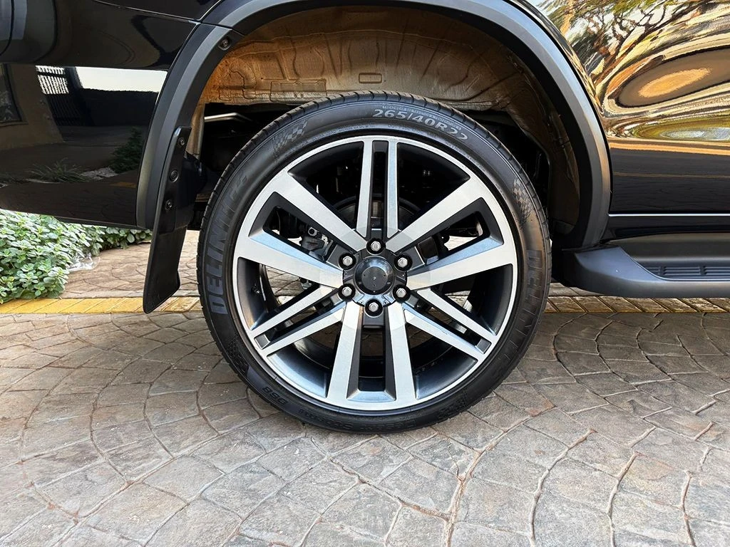 TOYOTA HILUX SW4