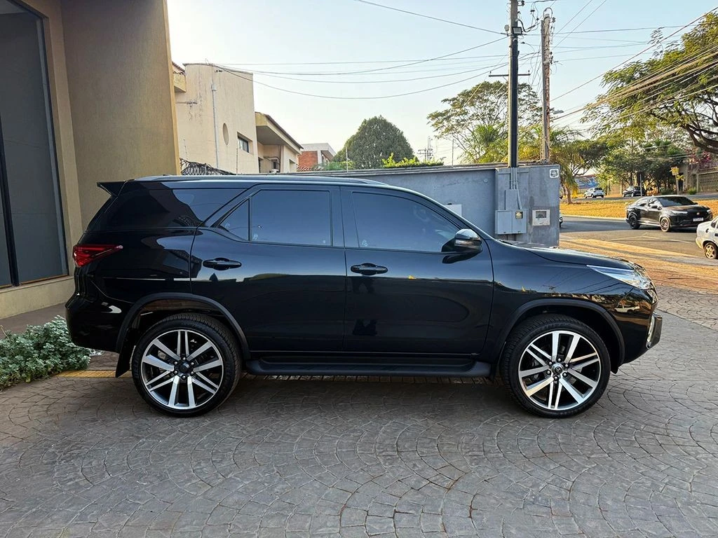 TOYOTA HILUX SW4