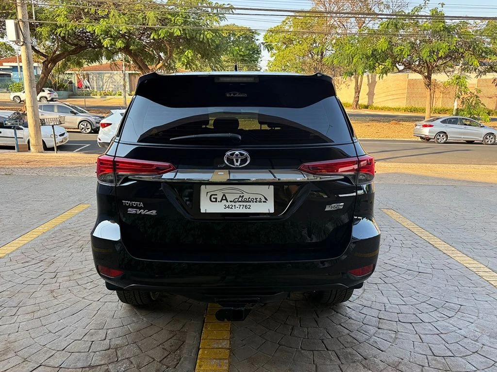 TOYOTA HILUX SW4