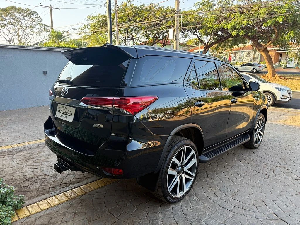 TOYOTA HILUX SW4