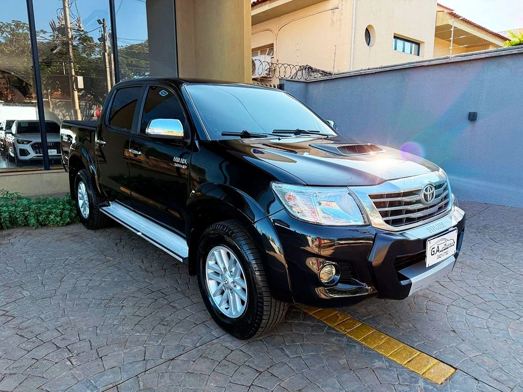 TOYOTA HILUX