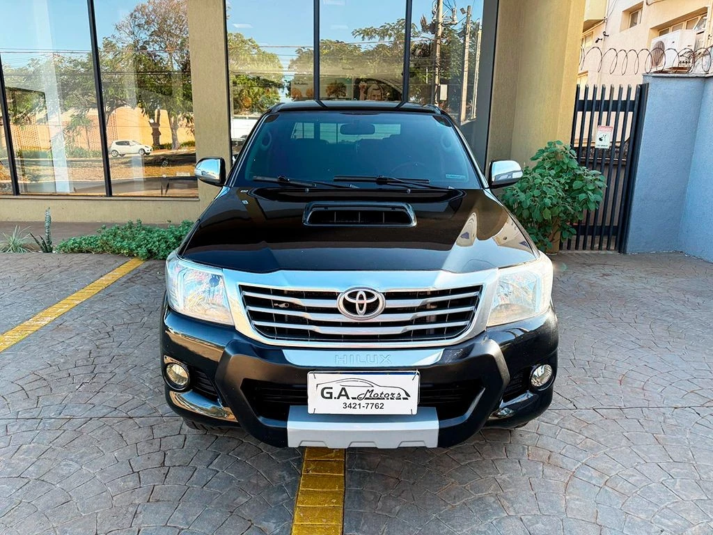 TOYOTA HILUX