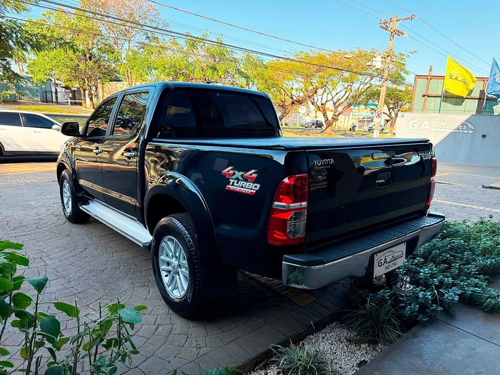 TOYOTA HILUX