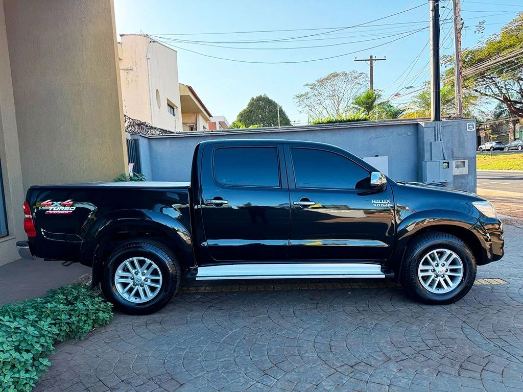 TOYOTA HILUX