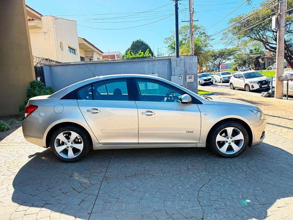 CHEVROLET CRUZE