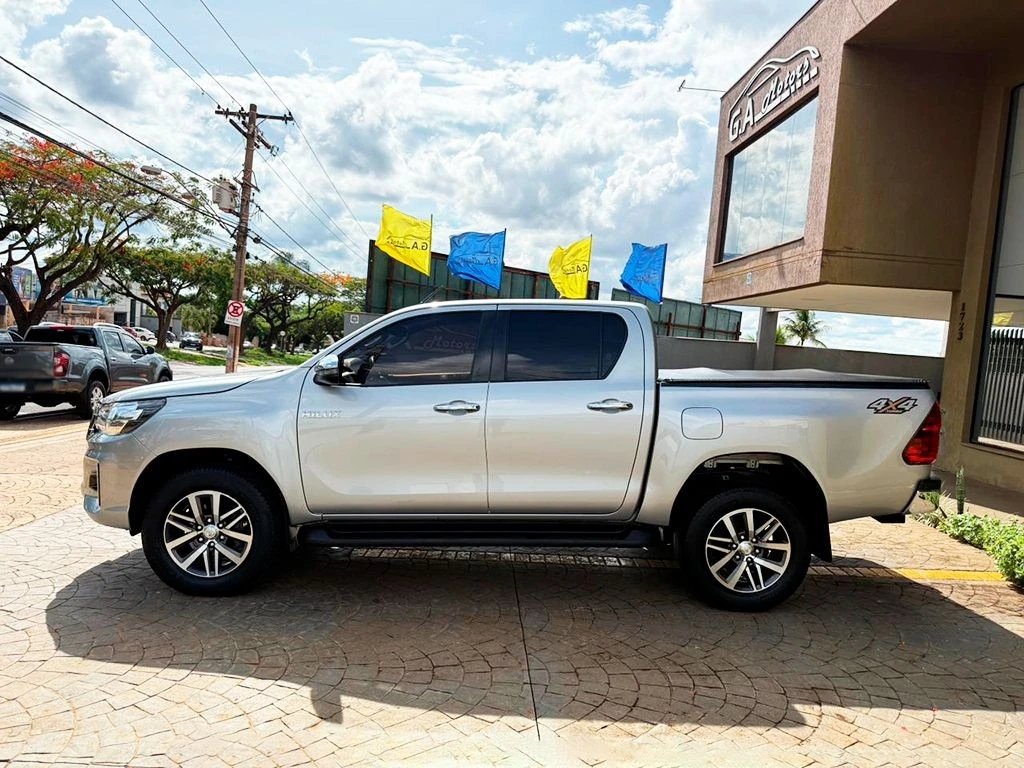 TOYOTA HILUX