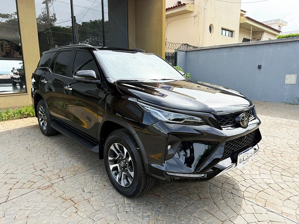 TOYOTA HILUX SW4