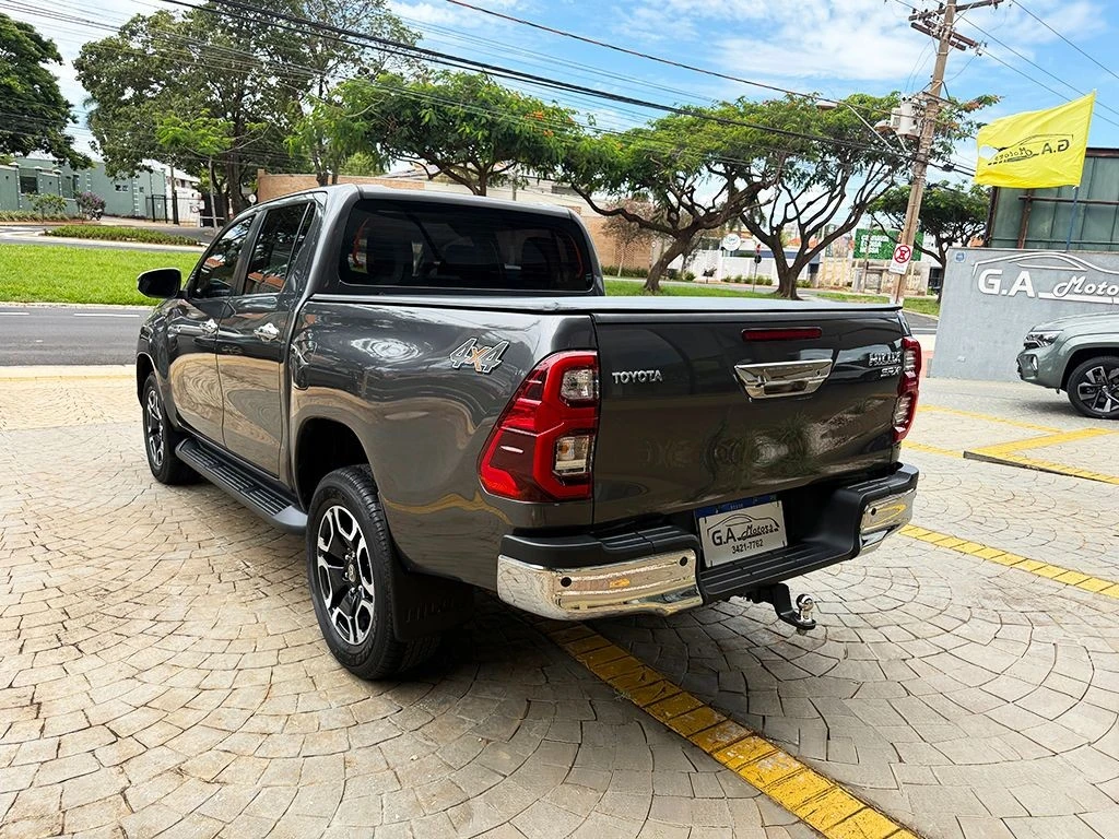 TOYOTA HILUX