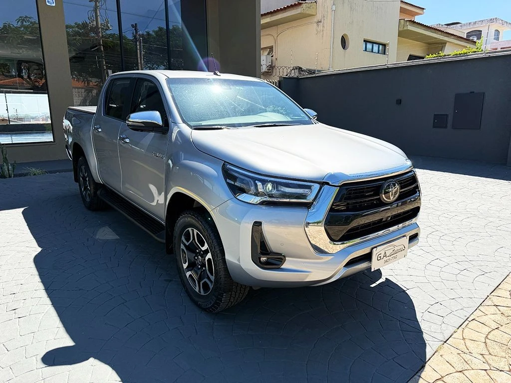 TOYOTA HILUX