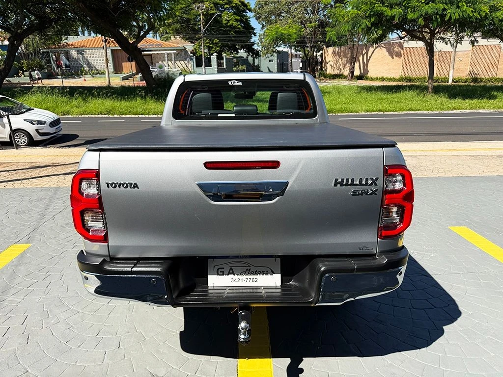 TOYOTA HILUX