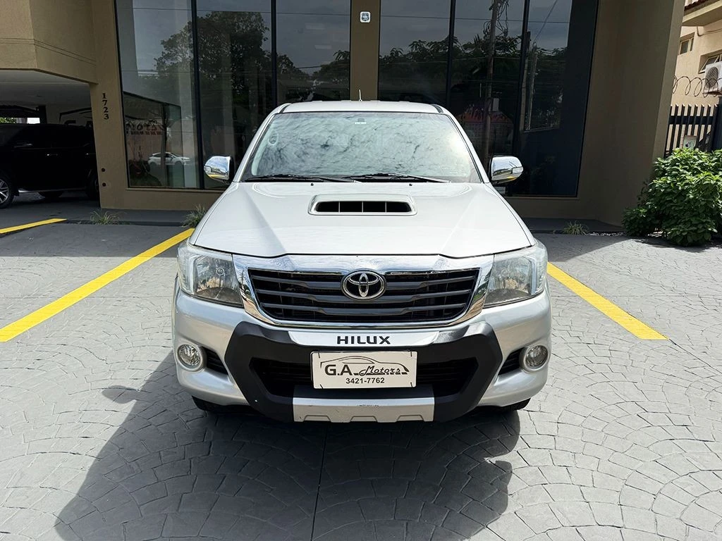 TOYOTA HILUX