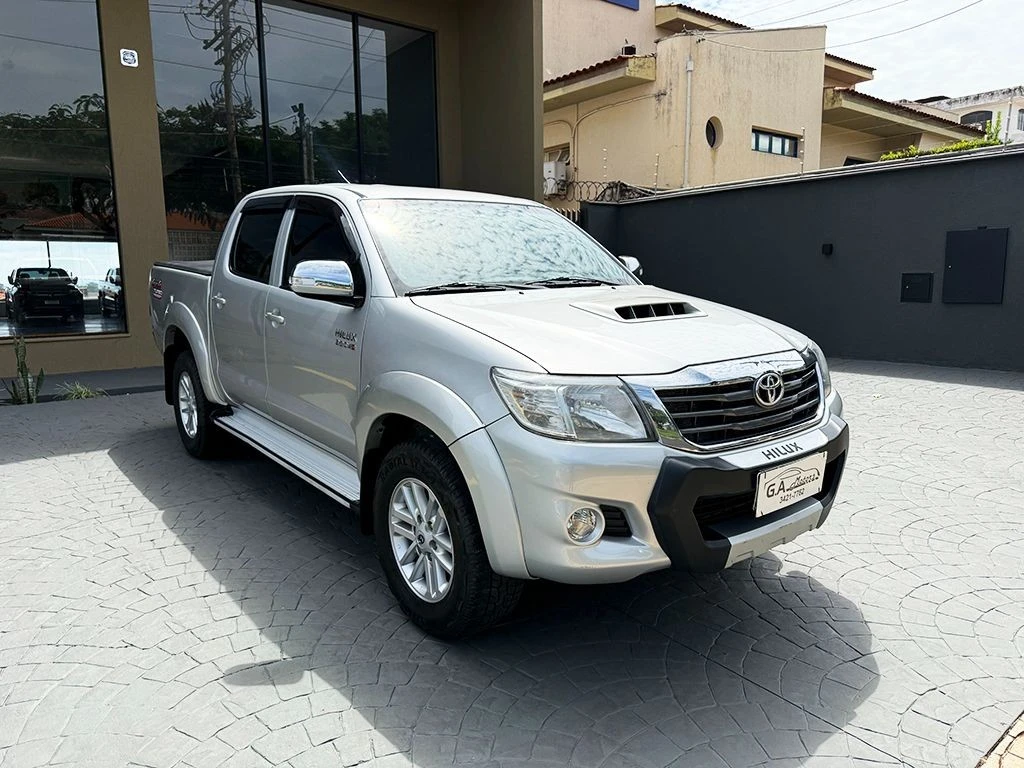 TOYOTA HILUX