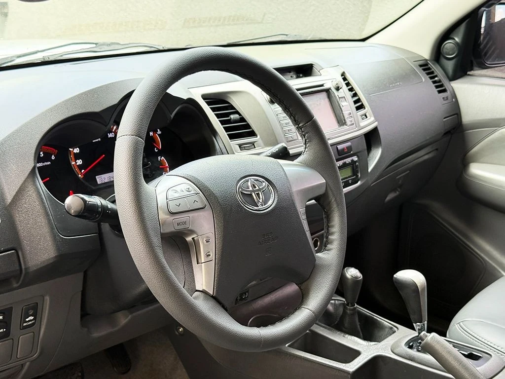 TOYOTA HILUX