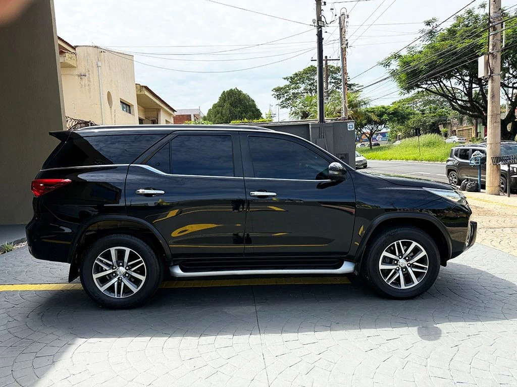 TOYOTA HILUX SW4