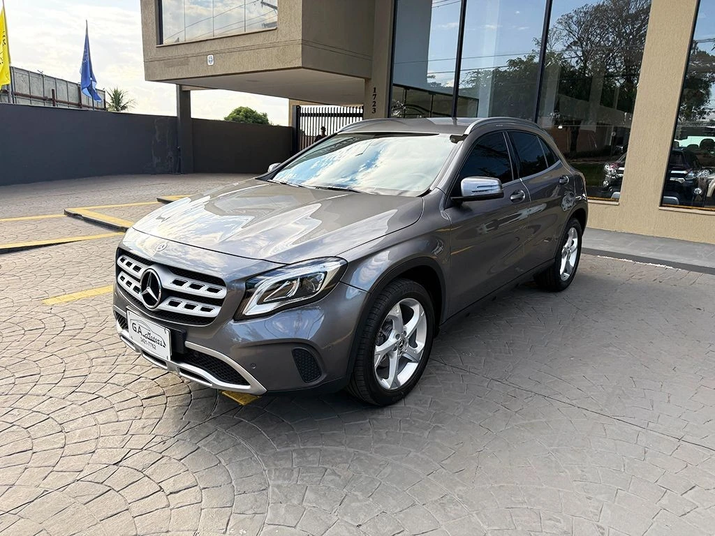 MERCEDES-BENZ GLA 200