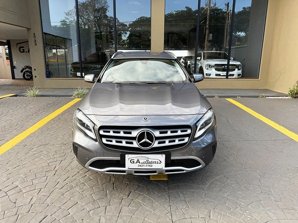 MERCEDES-BENZ GLA 200
