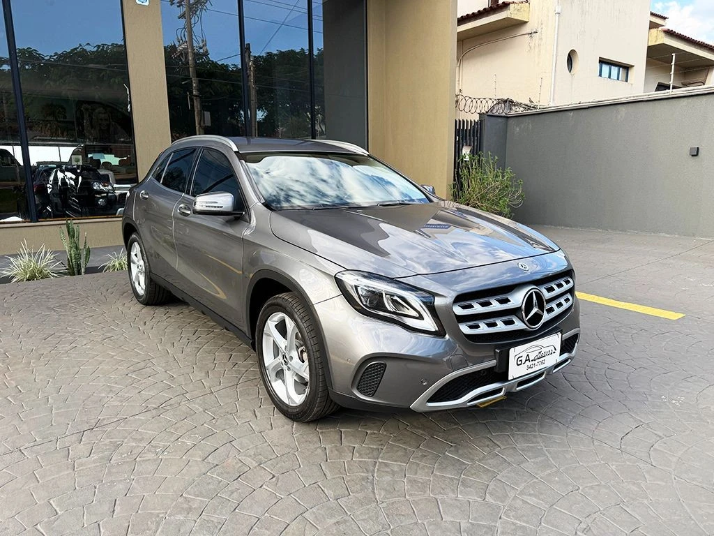 MERCEDES-BENZ GLA 200