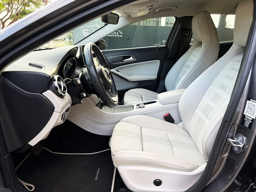 MERCEDES-BENZ GLA 200