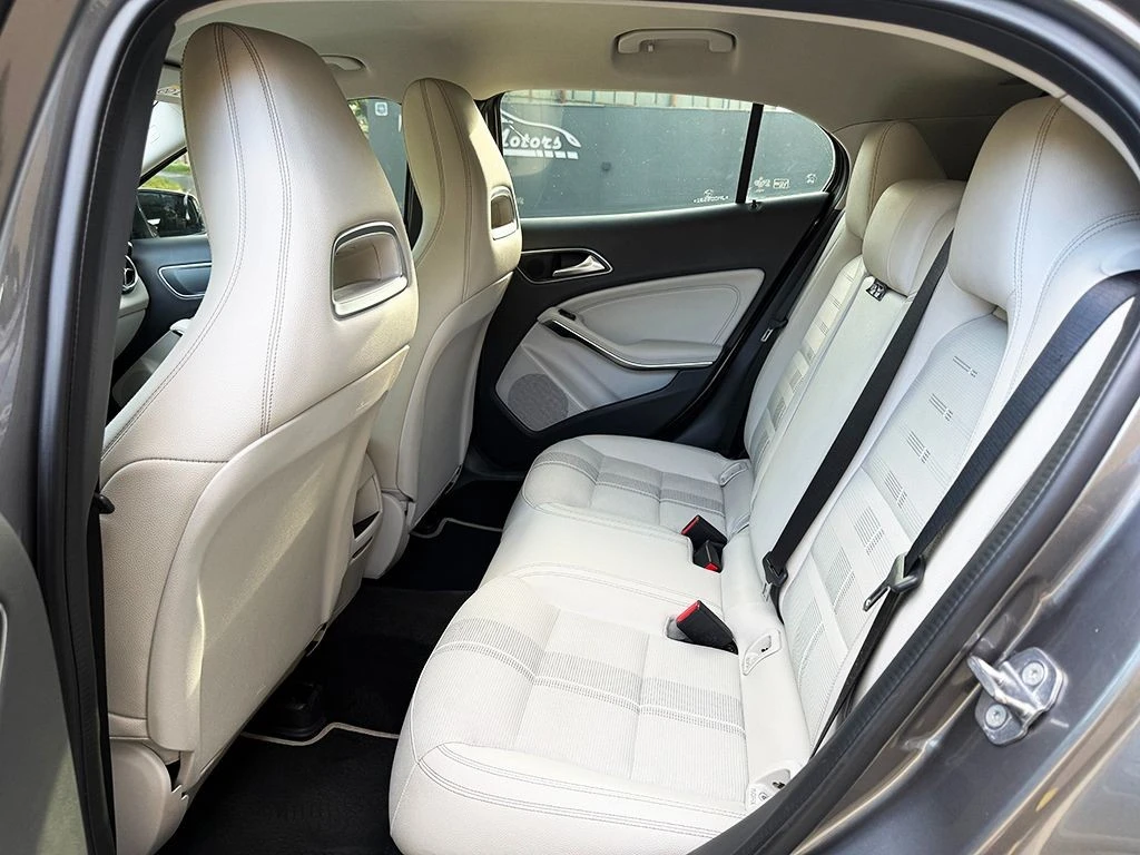 MERCEDES-BENZ GLA 200