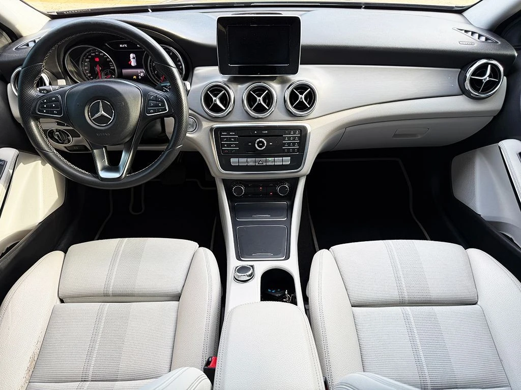 MERCEDES-BENZ GLA 200