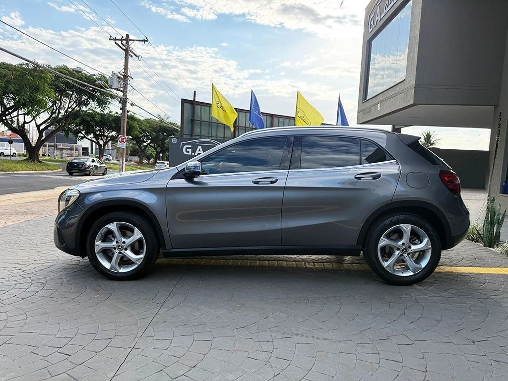 MERCEDES-BENZ GLA 200