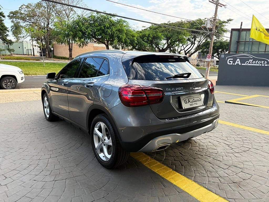 MERCEDES-BENZ GLA 200