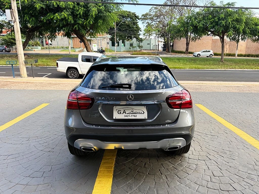 MERCEDES-BENZ GLA 200