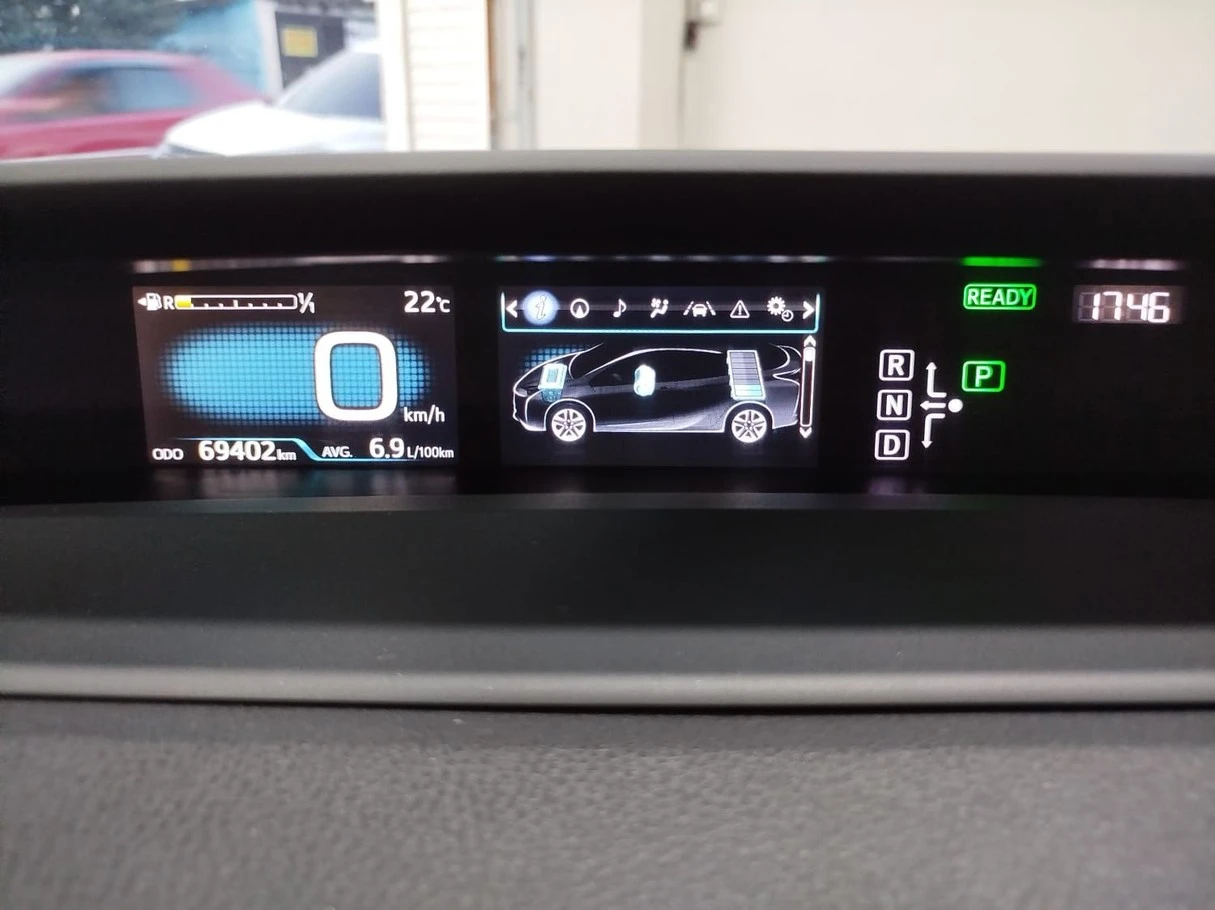 TOYOTA PRIUS