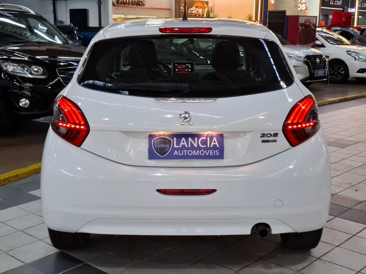 PEUGEOT 208
