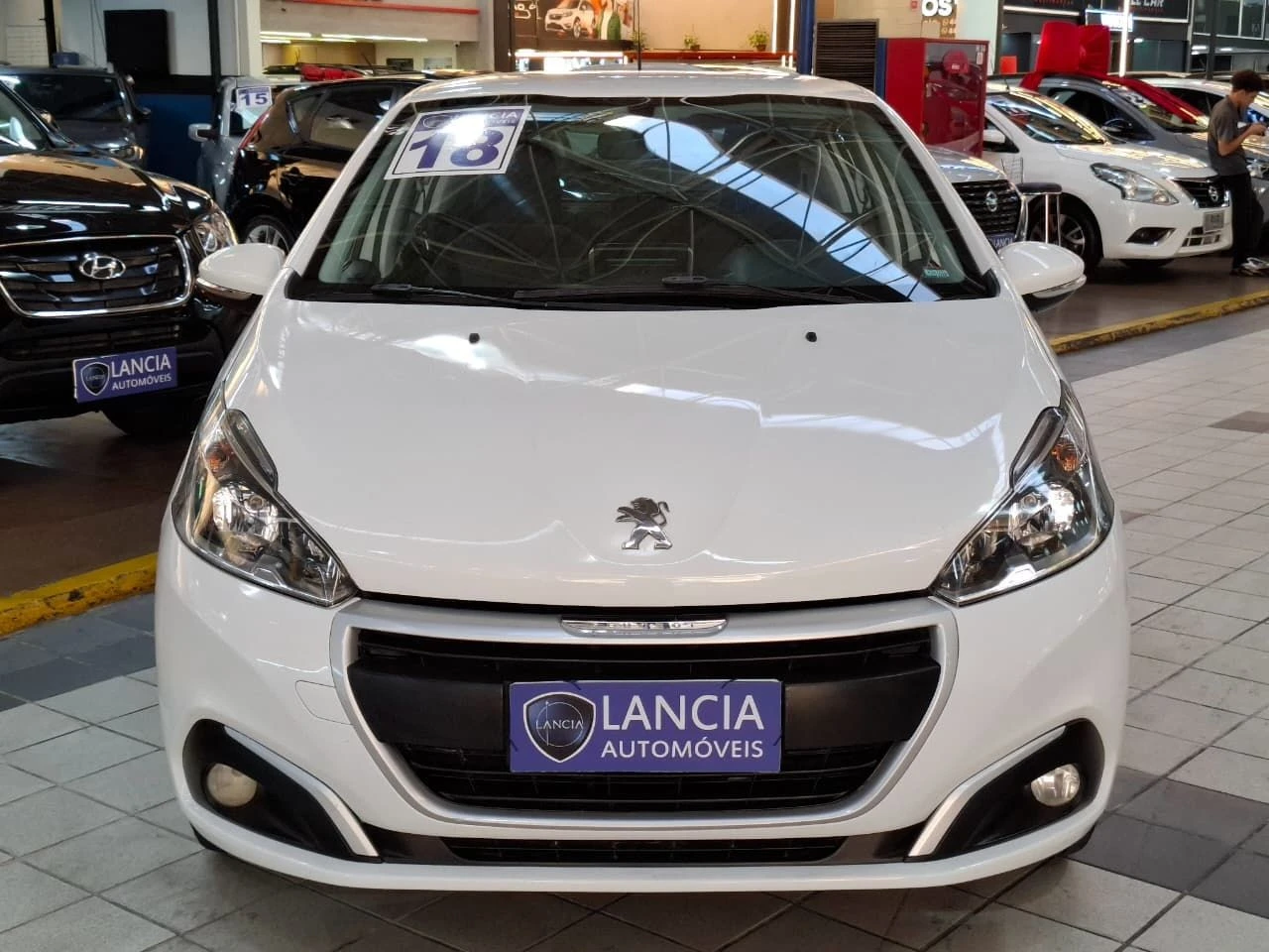 PEUGEOT 208