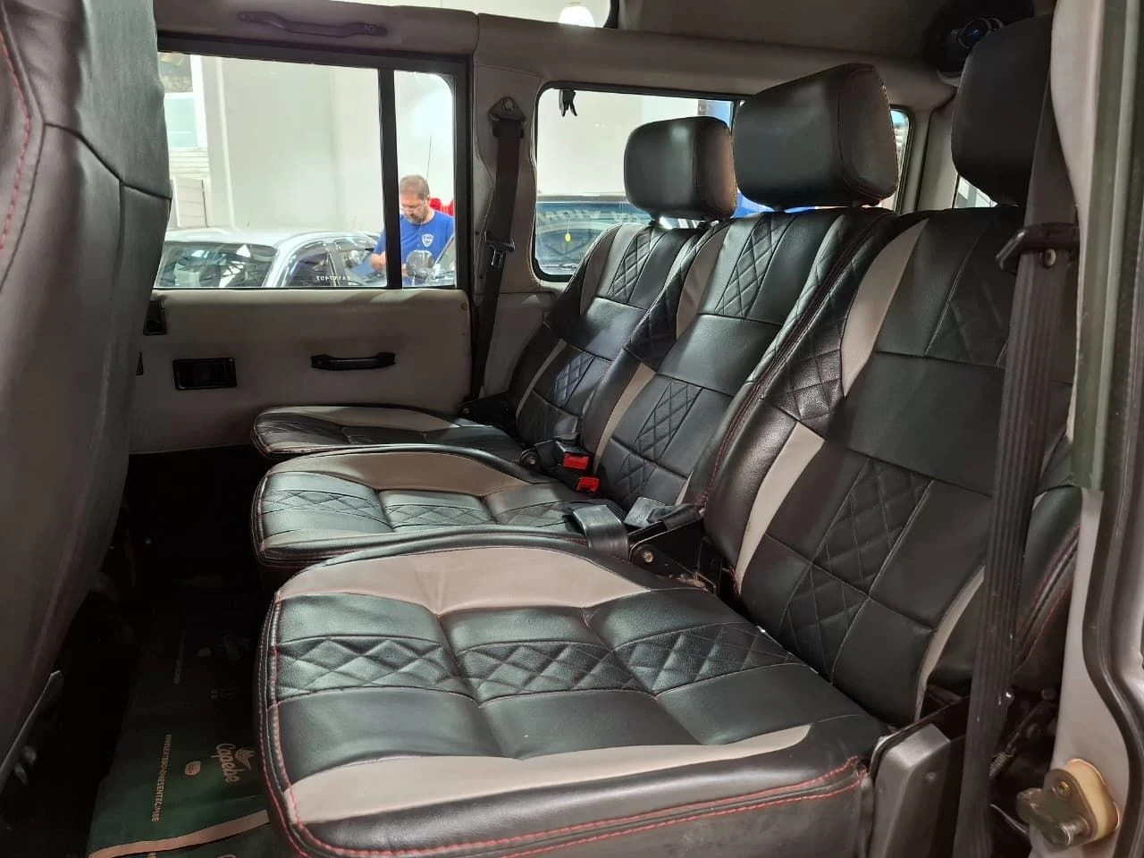 LAND ROVER DEFENDER