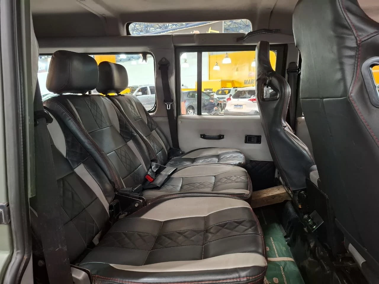LAND ROVER DEFENDER