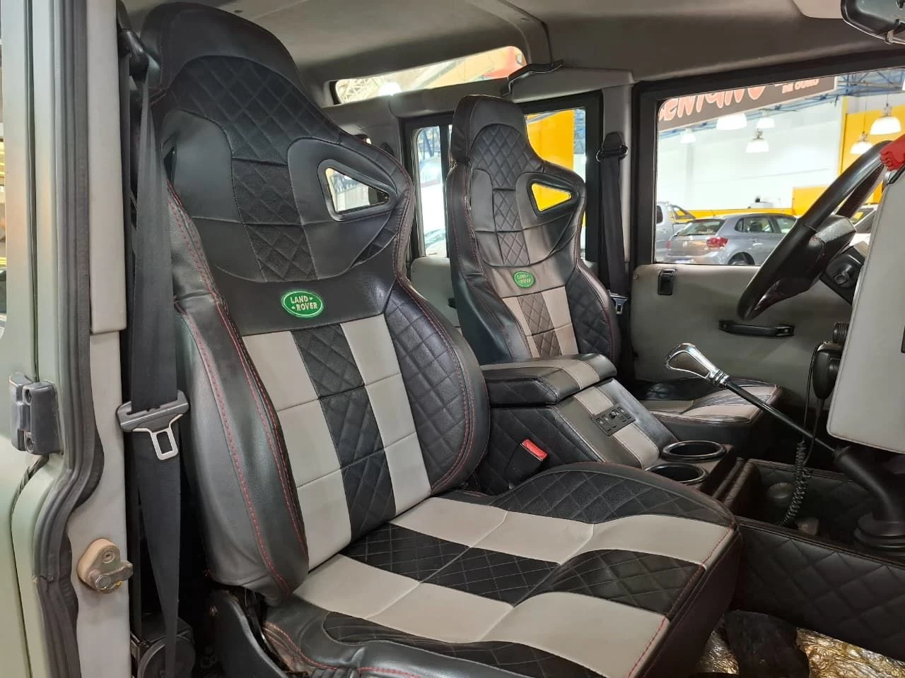LAND ROVER DEFENDER