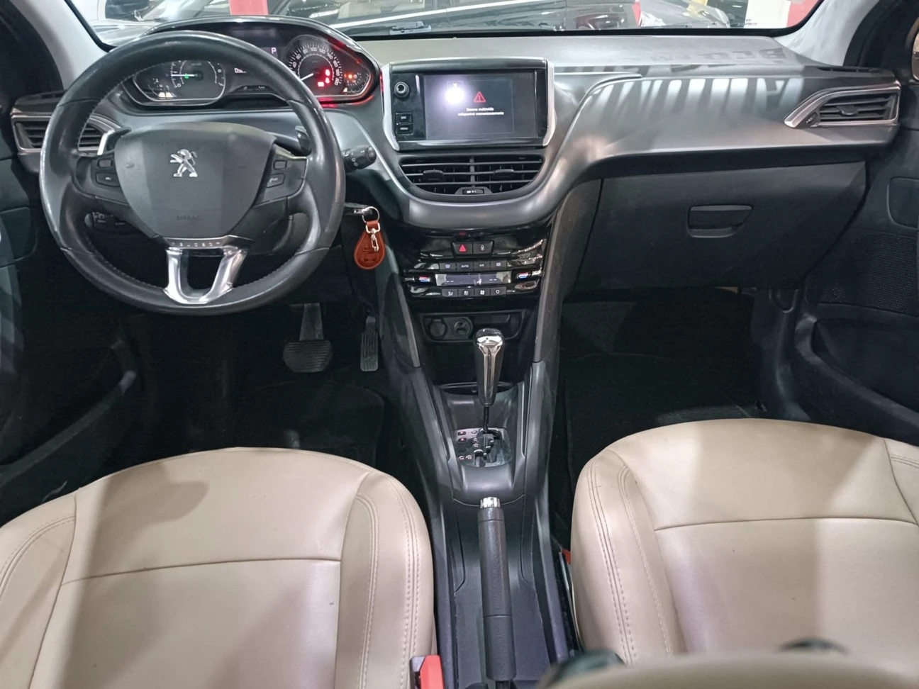 PEUGEOT 208