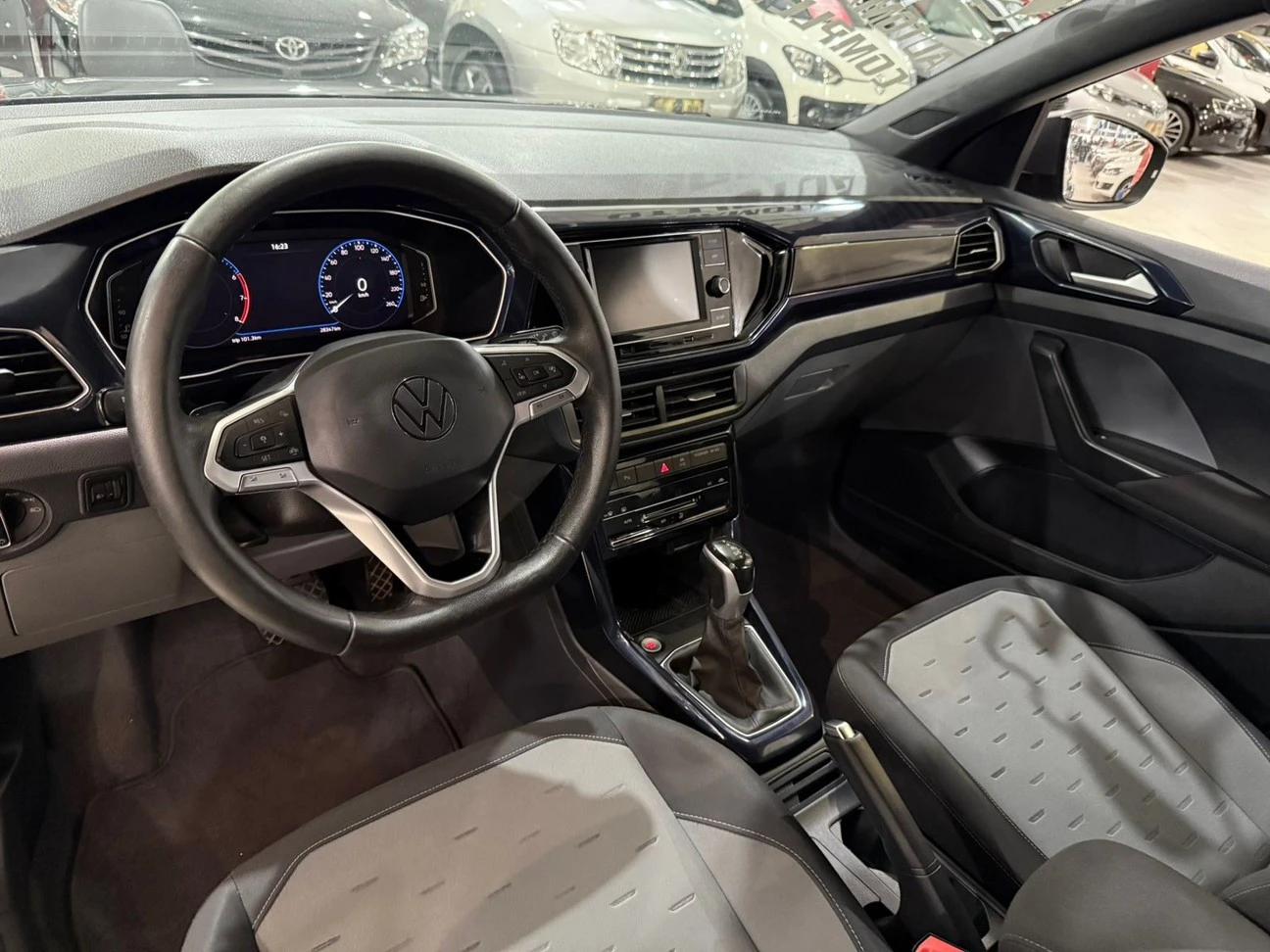 VOLKSWAGEN T-CROSS