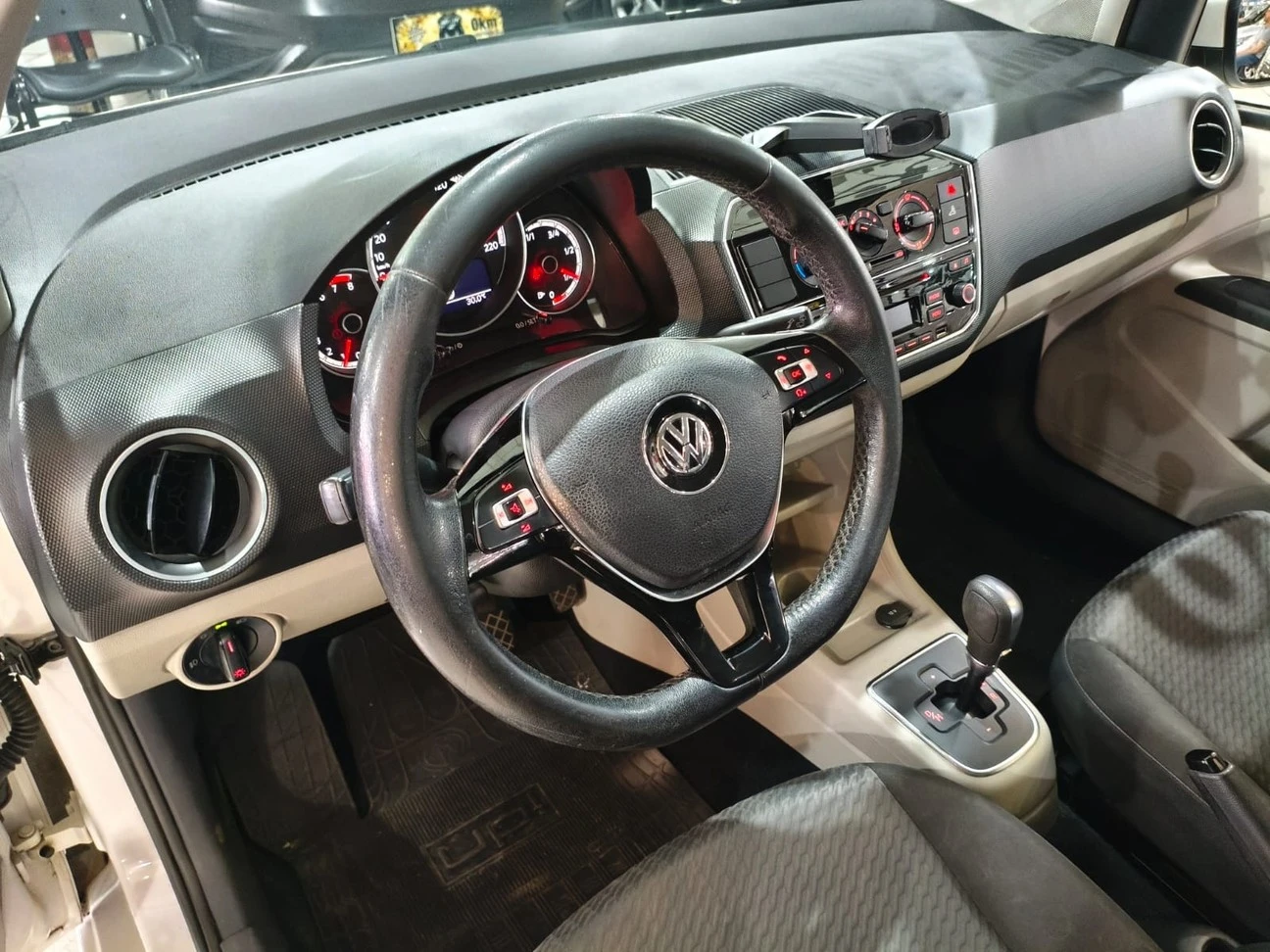 VOLKSWAGEN UP