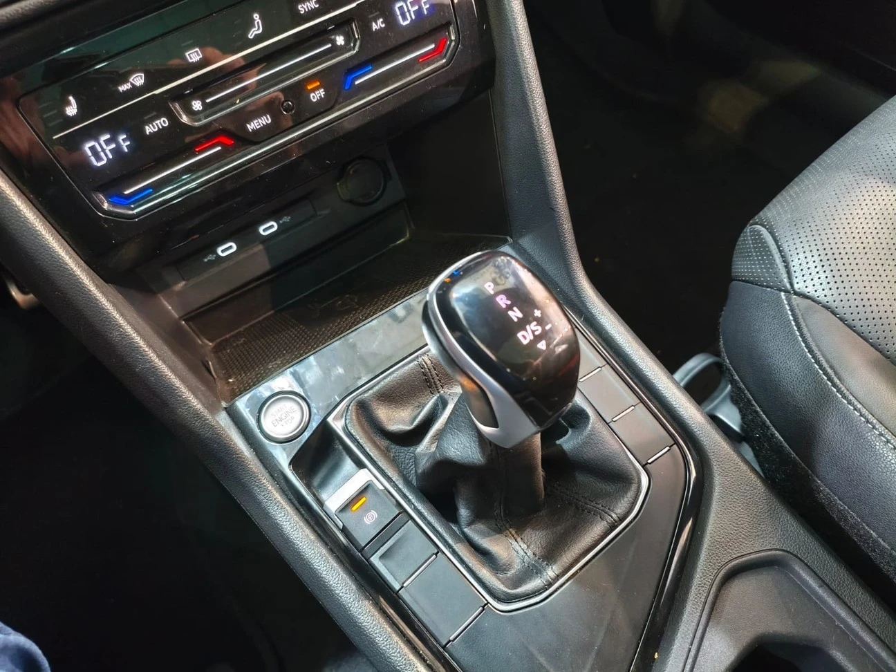 VOLKSWAGEN TAOS