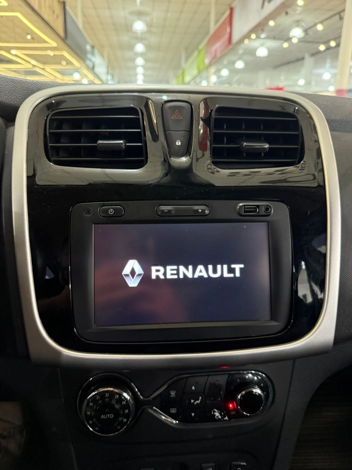 RENAULT SANDERO