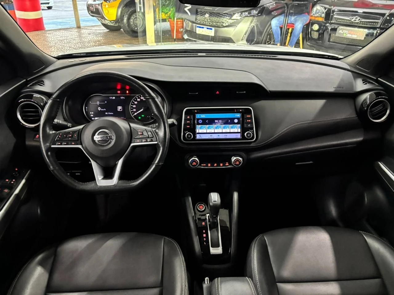 NISSAN KICKS