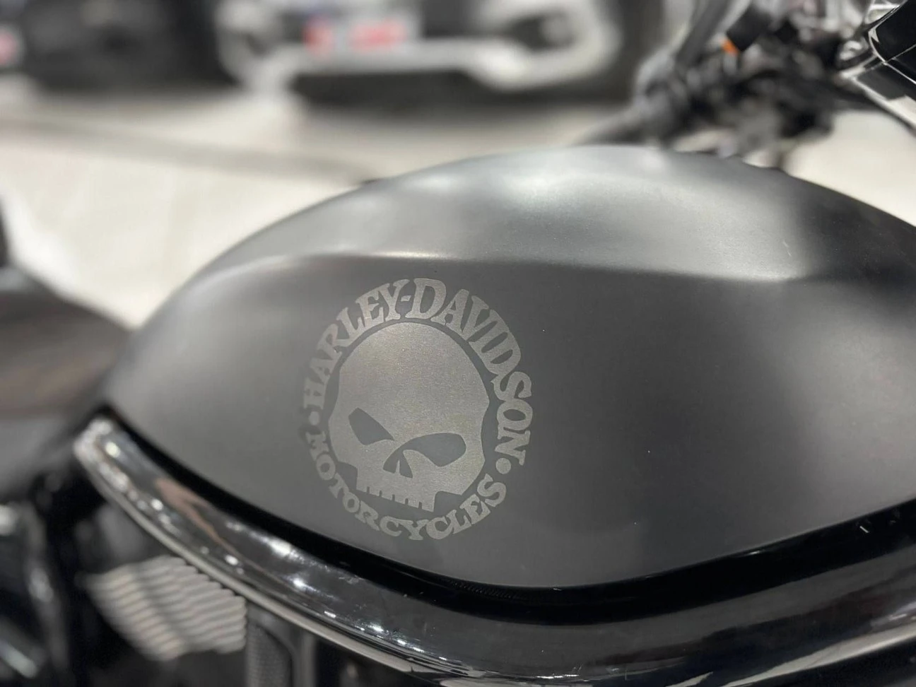 HARLEY-DAVIDSON V ROD 10TH ANNIVERSARY EDITION