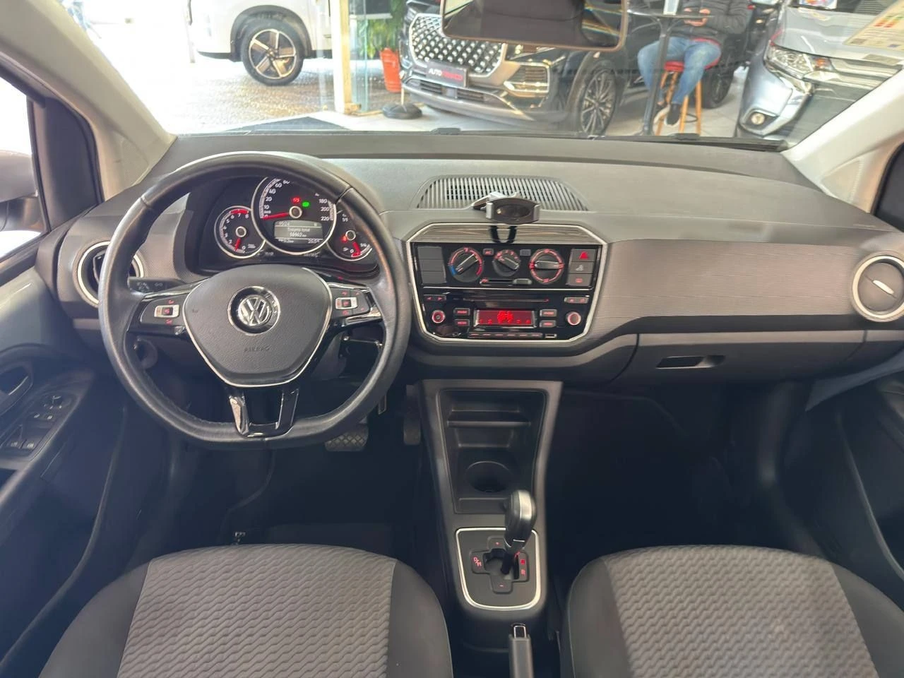 VOLKSWAGEN UP