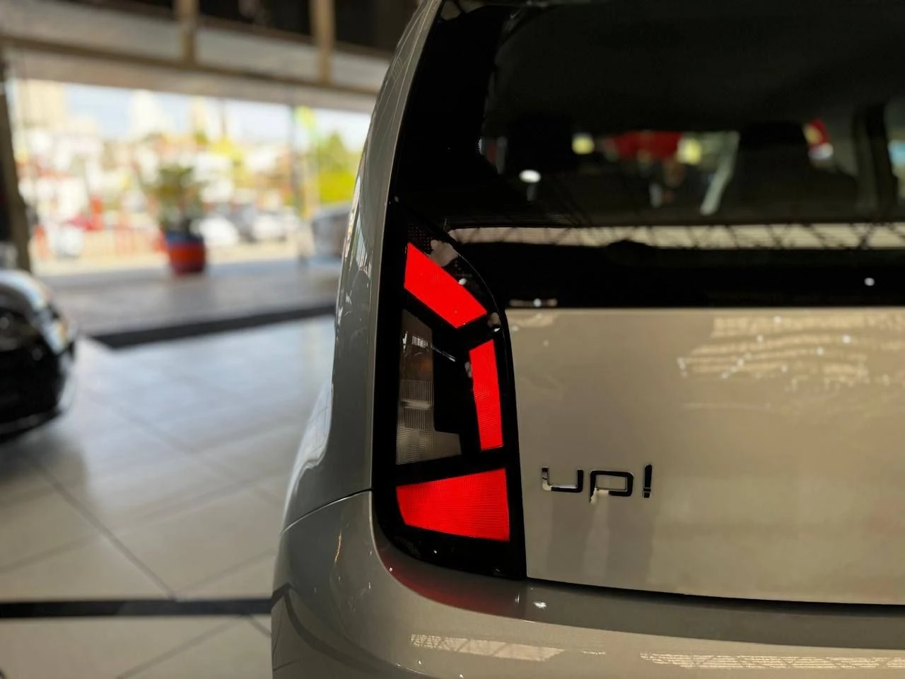 VOLKSWAGEN UP