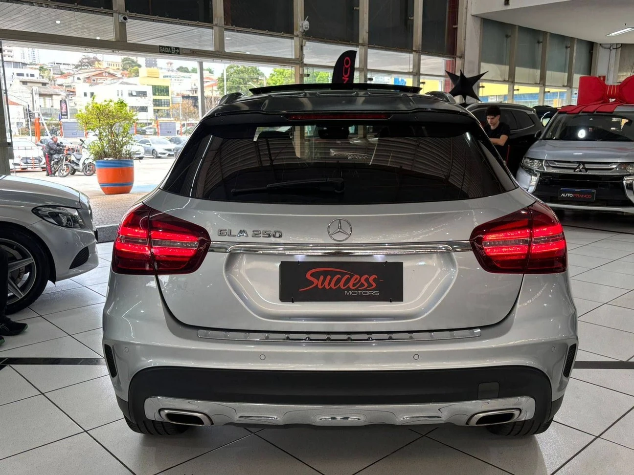 MERCEDES-BENZ GLA 250
