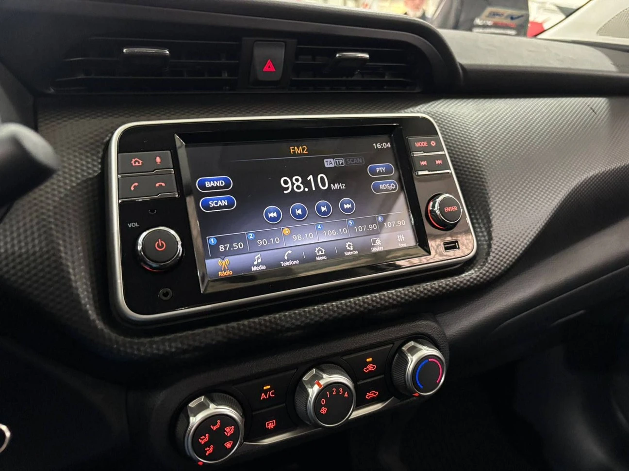 NISSAN KICKS