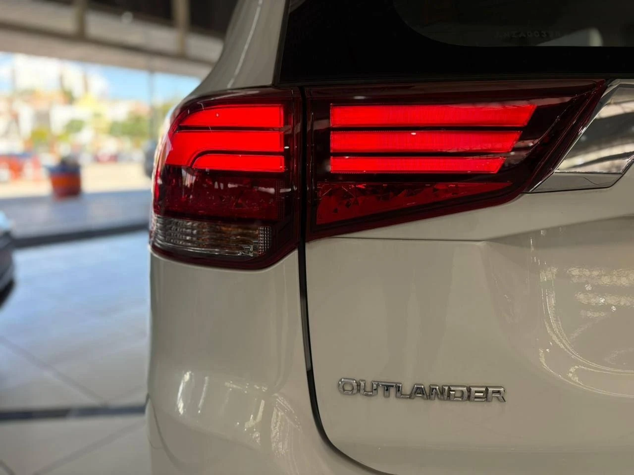 MITSUBISHI OUTLANDER