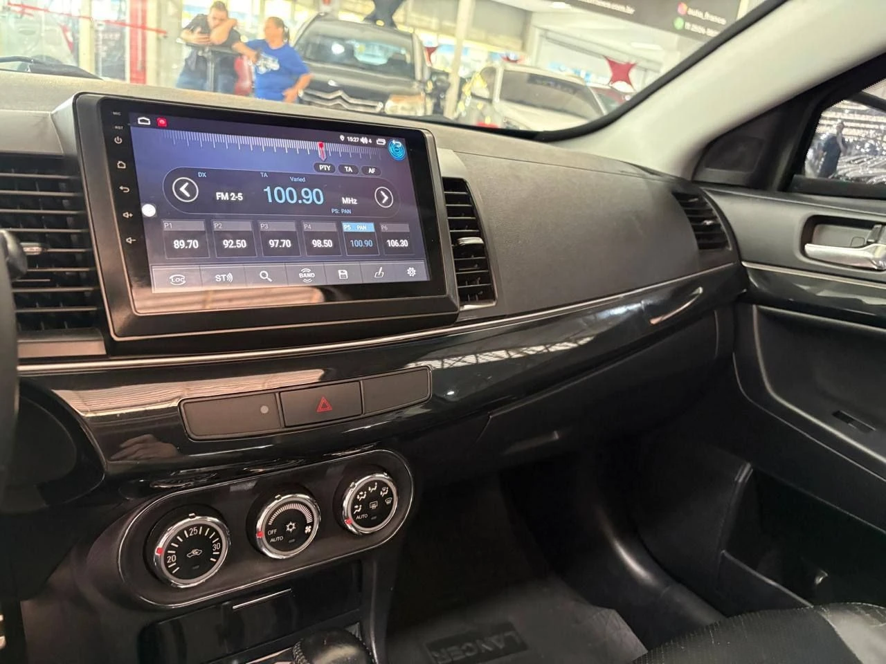 MITSUBISHI LANCER