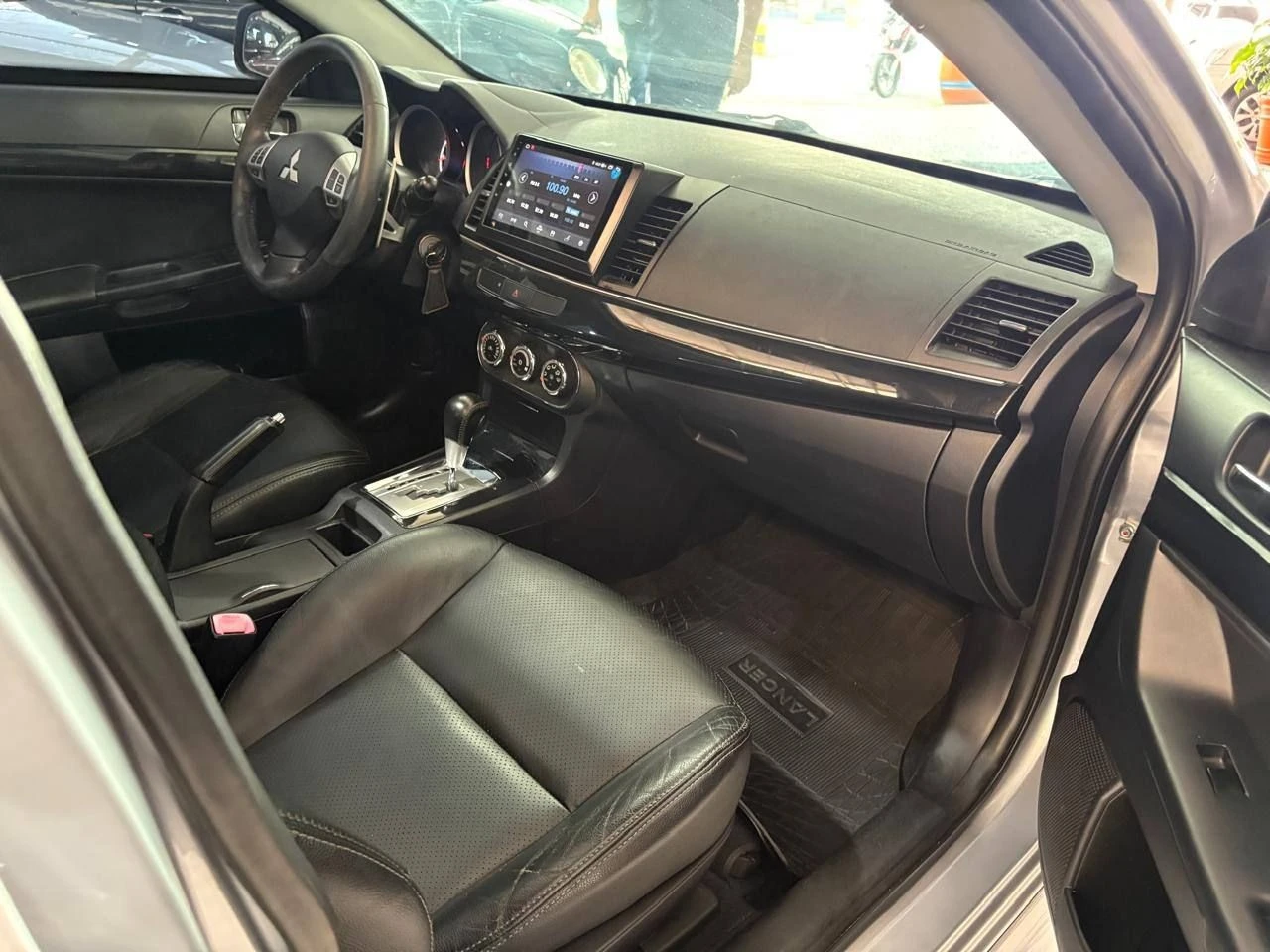 MITSUBISHI LANCER